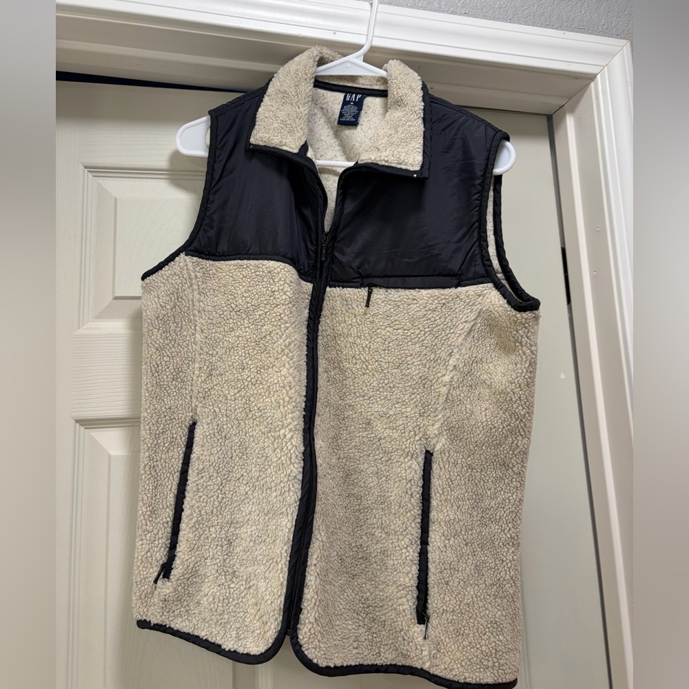 GAP Women's Two-Tone Vintage Sherpa Vest